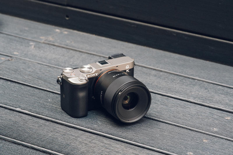 Samyang AF 35mm f/1.8 P FE: Un nou standard de portabilitate pentru seria „Prima” – Disponibil pe gphoto.ro