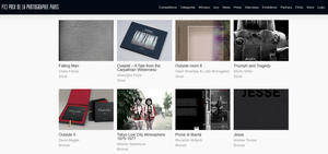 Captură de ecran de pe site-ul oficial PX3 Prix de la Photographie Paris, prezentând albumul „Cuejdel – A Tale from the Carpathian Wilderness” de Gheorghe Popa printre câștigătorii ediției. Imaginea confirmă obținerea distincției Silver (Argint), plasând lucrarea alături de alte proiecte fotografice de elită la nivel mondial.