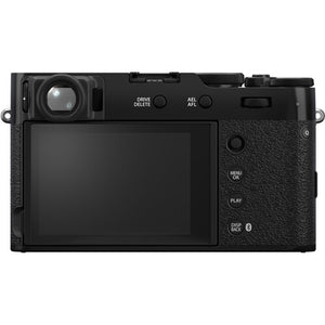 Spatele aparatului Fujifilm X100VI cu ecran LCD tactil rabatabil, vizor optic și butoane de navigare ergonomice.