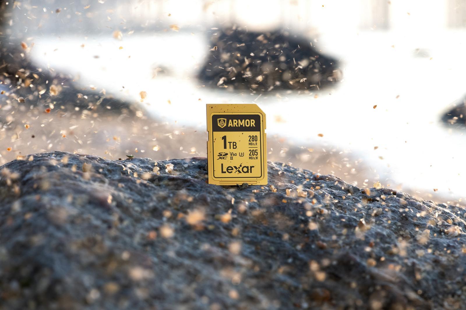 Lexar ARMOR Gold Card de Memorie SDXC UHS-II 128GB – Oțel Inoxidabil IP68, V60, R280/W205 MB/s