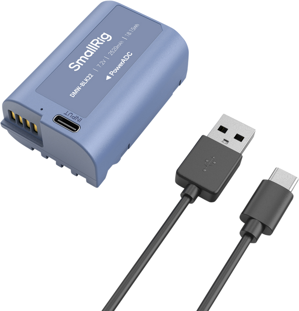 Acumulator albastru SmallRig DMW-BLK22 reîncărcabil prin USB-C, capacitate 2520mAh, livrat cu cablu USB inclus pentru camere Panasonic.