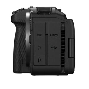 Profil lateral al corpului Canon EOS R6V pe fundal alb, cu detaliu pe zona porturilor audio și video.