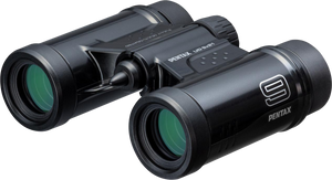Binoclu compact Pentax UD 9x21 Black, vedere din unghi cu lentilele tratate antireflex