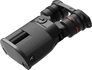Binoclu cu stabilizare Kite Optics APC 30 II 10x30 II - vedere din unghi cu capacele de protecție montate pe obiective și oculare