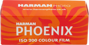 Cutie film negativ color Harman Phoenix ISO 200, format lat 120, disponibil pe gphoto.ro.