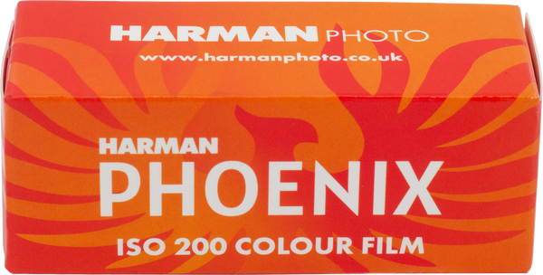 Cutie film negativ color Harman Phoenix ISO 200, format lat 120, disponibil pe gphoto.ro.