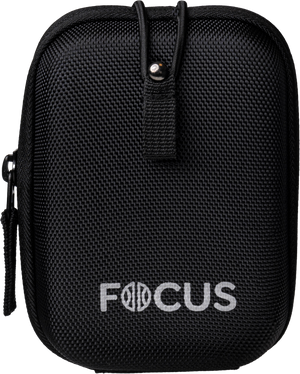 Husă de protecție neagră cu fermoar și logo Focus, inclusă în setul telemetrului Focus Track RF 1000m