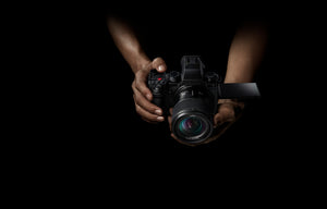 Panasonic Lumix S5IIX Kit cu obiectiv Lumix S 20-60mm, aparat foto Mirrorless Full Frame profesional pentru video și foto.