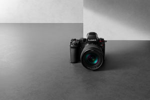 Panasonic Lumix S5 II Body, aparat foto 24.2MP, sistem Phase Hybrid AF, filmare 6K, Mirrorless Full Frame.