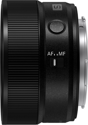 Detalii obiectiv Panasonic LUMIX S 20mm f/2.5 cu comutatorul AF/MF și butonul personalizabil Fn