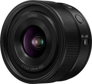Lentilă frontală și comutator AF/MF al obiectivului Panasonic LUMIX S 20mm f/2.5 L-Mount