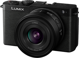 Obiectiv Panasonic LUMIX S 20mm f/2.5 montat pe un corp de cameră foto mirrorless Panasonic Lumix
