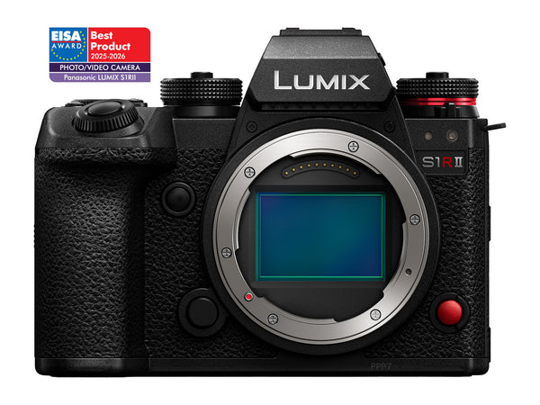 Panasonic Lumix S1R II Body, aparat foto 44MP 8K, prezentat alături de logoul EISA Best Product.