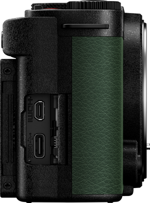 Vedere de aproape a profilului lateral al aparatului foto Panasonic Lumix S9 verde, prezentând porturile HDMI și USB-C