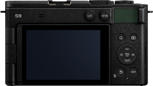 Vedere din spate a aparatului foto Panasonic Lumix S9, prezentând ecranul LCD, roata de navigare și butoanele LUT, AF-ON și Quick Menu.