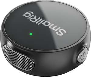 Detaliu transmițător microfon wireless SmallRig S-60 de culoare neagră, cu indicator LED verde și buton de pornire.